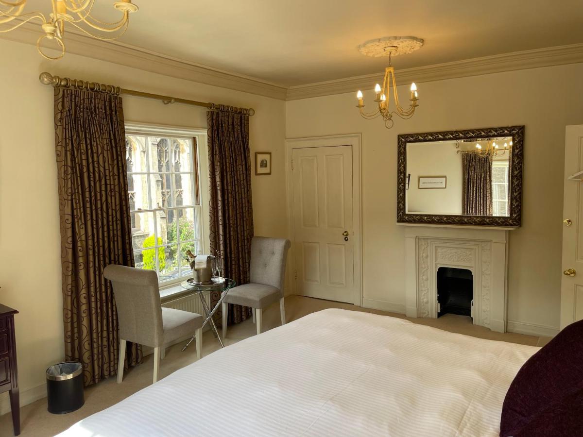 Crownplace Bury St. Edmunds Esterno foto